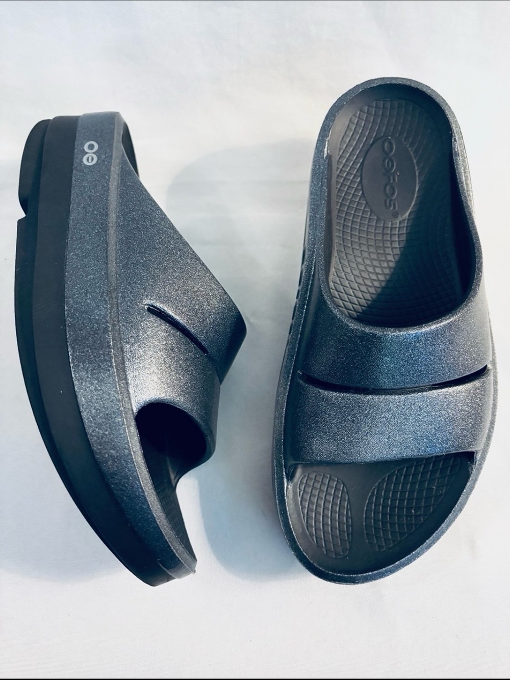 OOFOS OOmega OOahh Luxe Platform Metallic Charcoal Slide Sandals - Women's